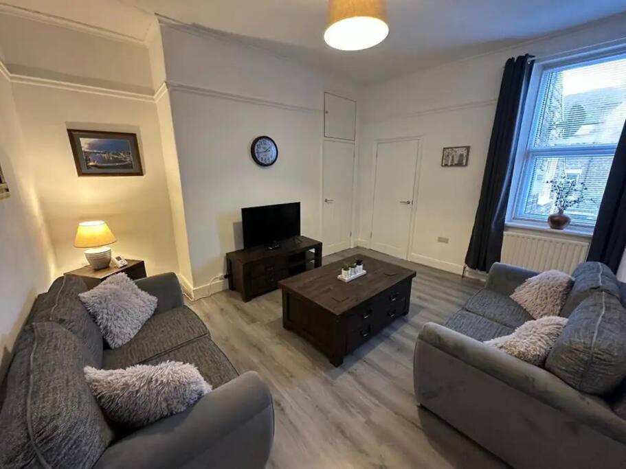 Blossom Holiday Lets - 3 Bed Bensham Apartment Гейтсхед Экстерьер фото